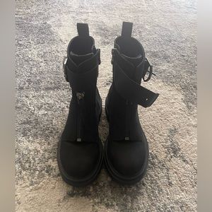 New Women’s DKNY boots